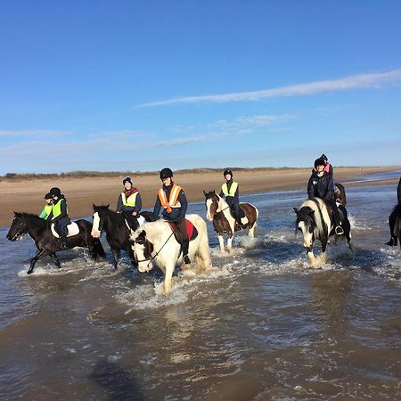 Romantic Lakeside Cottage By The Beach! With Super Cosy Log Burner! The Perfect Escape To Your Home From Home By The Sea! So Relaxing - You Won'T Want To Leave! Pet Friendly! Mablethorpe Εξωτερικό φωτογραφία