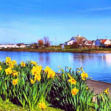 Romantic Lakeside Cottage By The Beach! With Super Cosy Log Burner! The Perfect Escape To Your Home From Home By The Sea! So Relaxing - You Won'T Want To Leave! Pet Friendly! Mablethorpe Εξωτερικό φωτογραφία