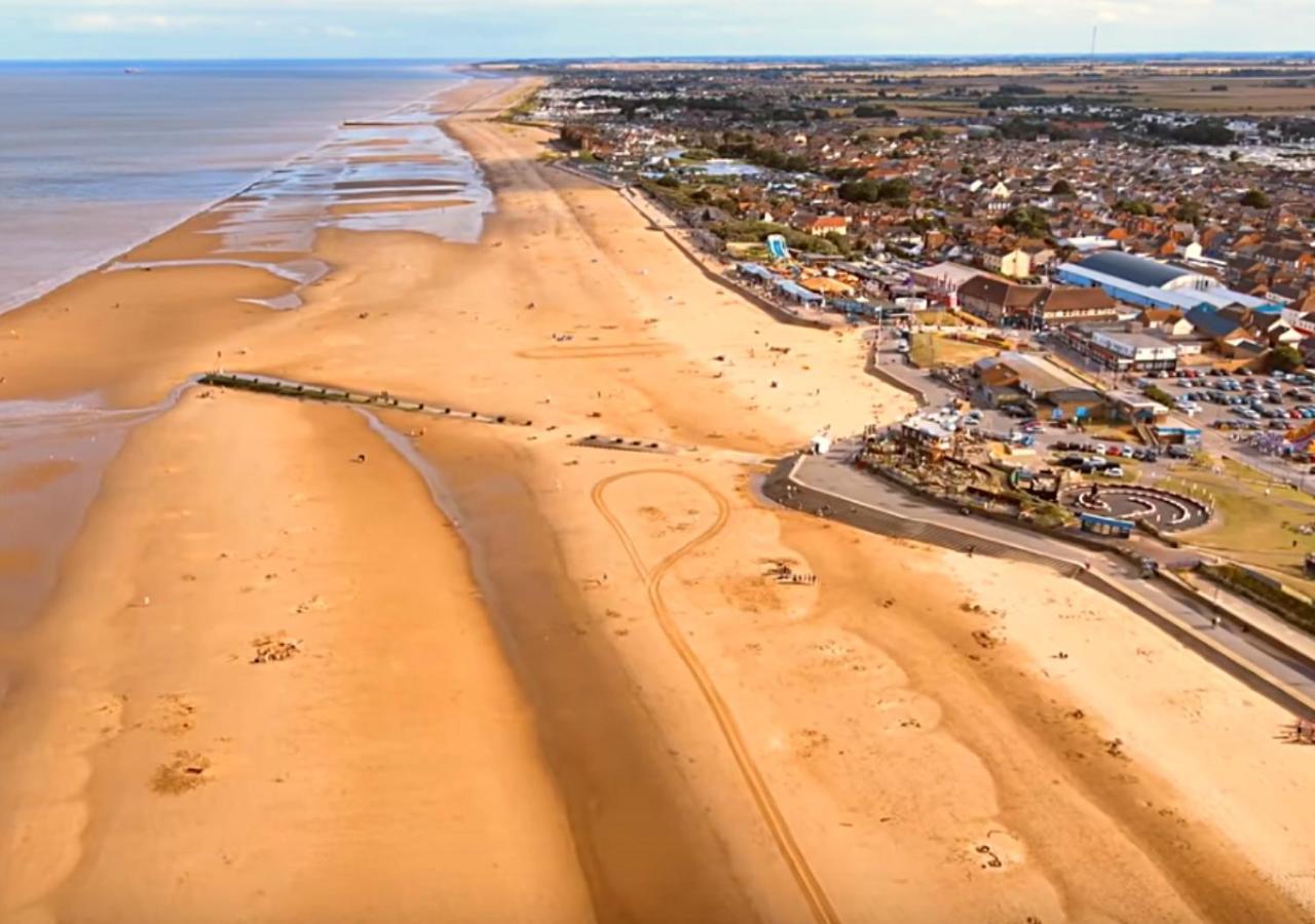 Romantic Lakeside Cottage By The Beach! With Super Cosy Log Burner! The Perfect Escape To Your Home From Home By The Sea! So Relaxing - You Won'T Want To Leave! Pet Friendly! Mablethorpe Εξωτερικό φωτογραφία