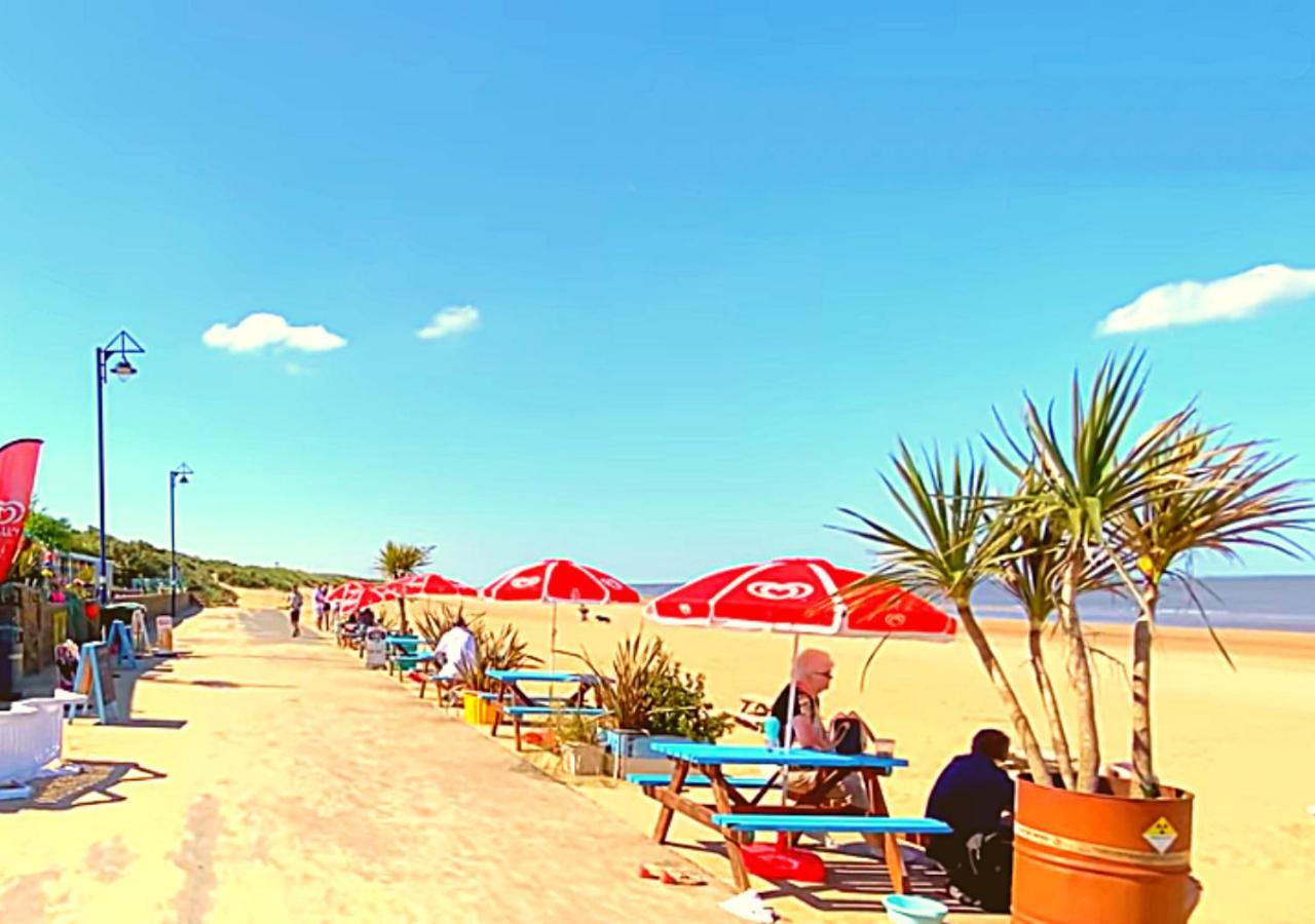 Romantic Lakeside Cottage By The Beach! With Super Cosy Log Burner! The Perfect Escape To Your Home From Home By The Sea! So Relaxing - You Won'T Want To Leave! Pet Friendly! Mablethorpe Εξωτερικό φωτογραφία