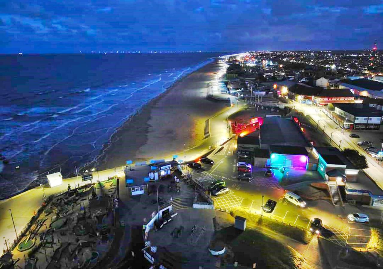 Romantic Lakeside Cottage By The Beach! With Super Cosy Log Burner! The Perfect Escape To Your Home From Home By The Sea! So Relaxing - You Won'T Want To Leave! Pet Friendly! Mablethorpe Εξωτερικό φωτογραφία