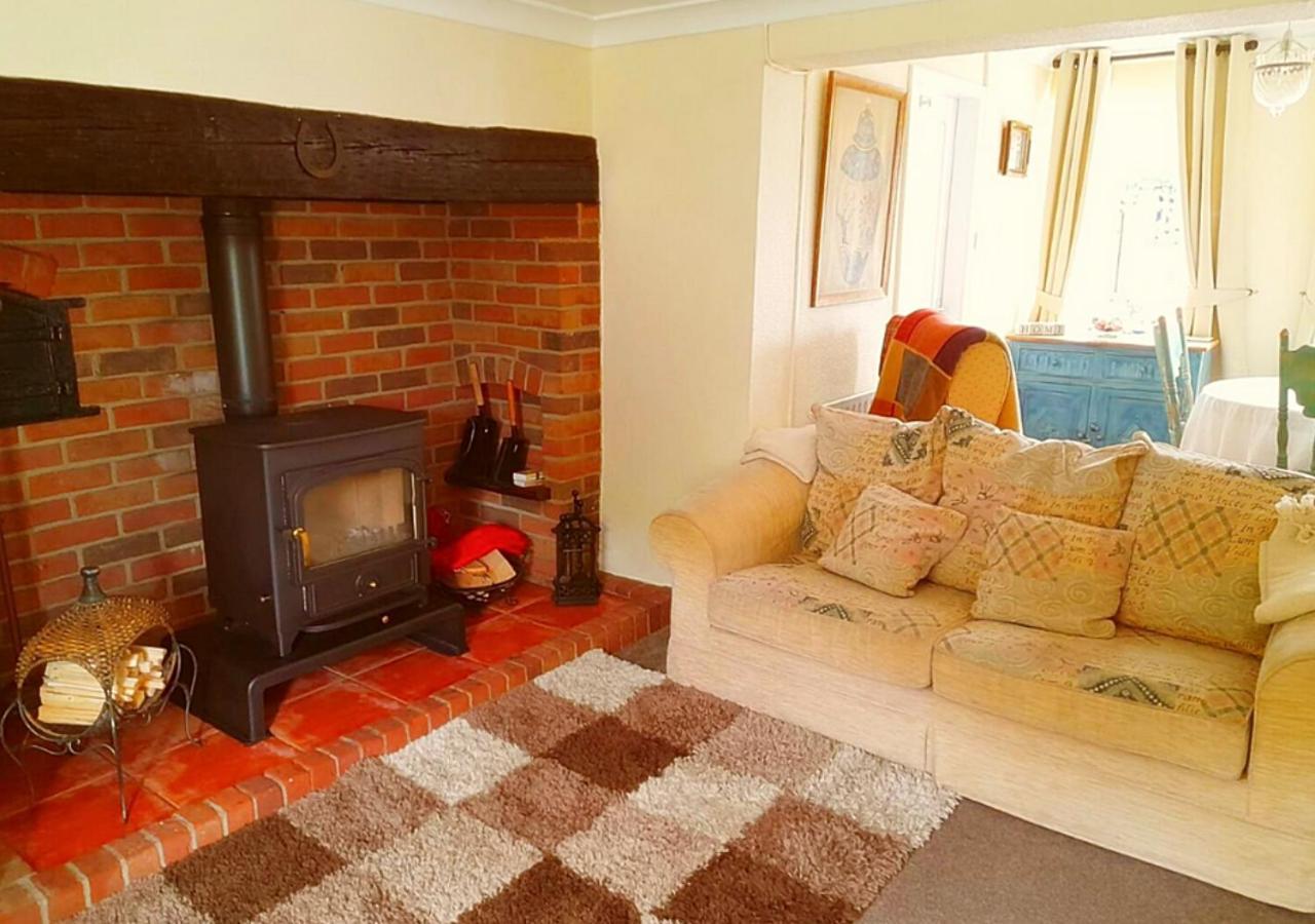 Romantic Lakeside Cottage By The Beach! With Super Cosy Log Burner! The Perfect Escape To Your Home From Home By The Sea! So Relaxing - You Won'T Want To Leave! Pet Friendly! Mablethorpe Εξωτερικό φωτογραφία