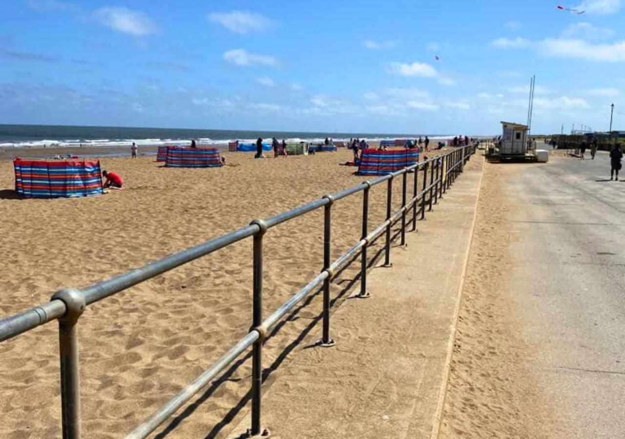 Romantic Lakeside Cottage By The Beach! With Super Cosy Log Burner! The Perfect Escape To Your Home From Home By The Sea! So Relaxing - You Won'T Want To Leave! Pet Friendly! Mablethorpe Εξωτερικό φωτογραφία