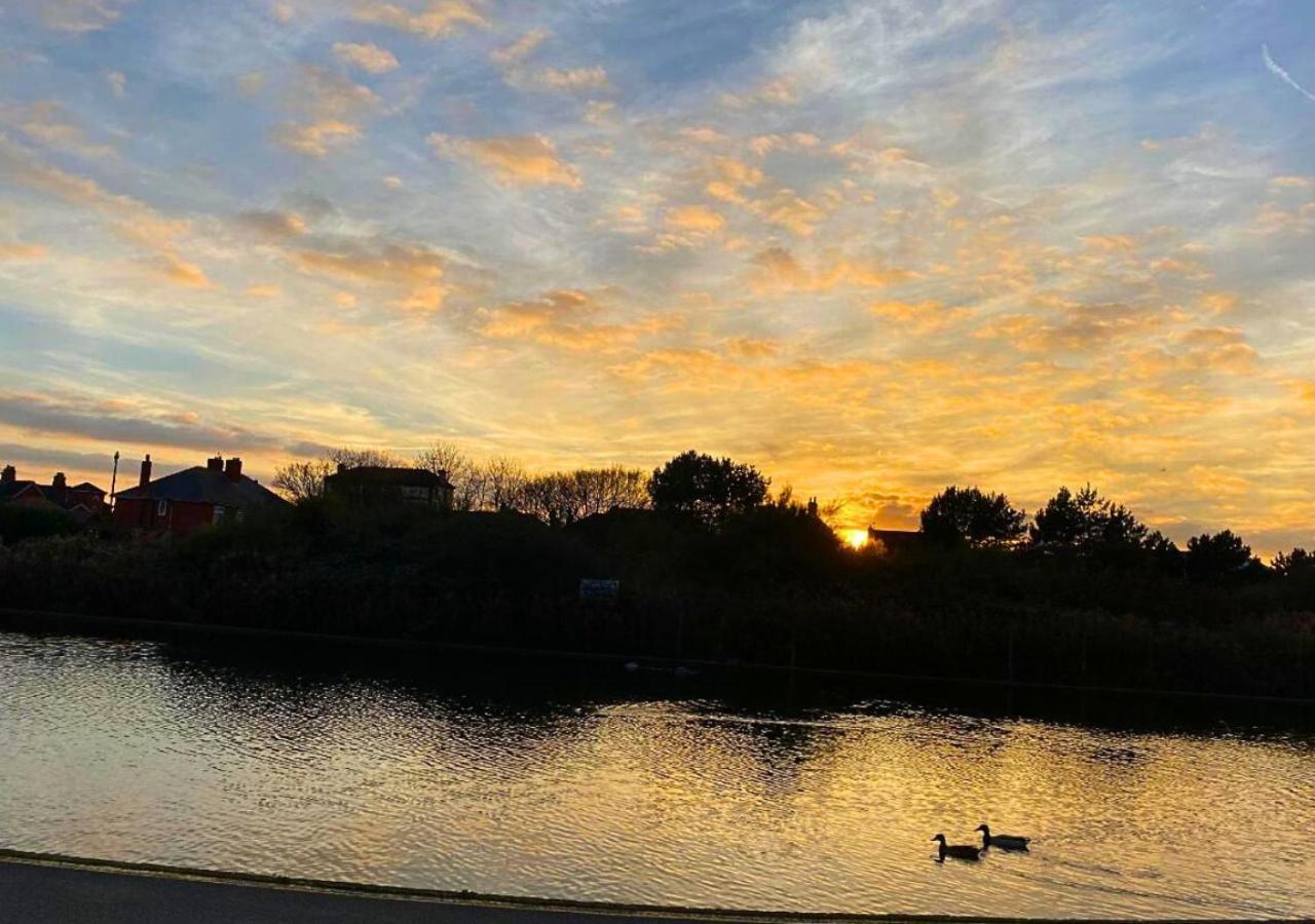 Romantic Lakeside Cottage By The Beach! With Super Cosy Log Burner! The Perfect Escape To Your Home From Home By The Sea! So Relaxing - You Won'T Want To Leave! Pet Friendly! Mablethorpe Εξωτερικό φωτογραφία